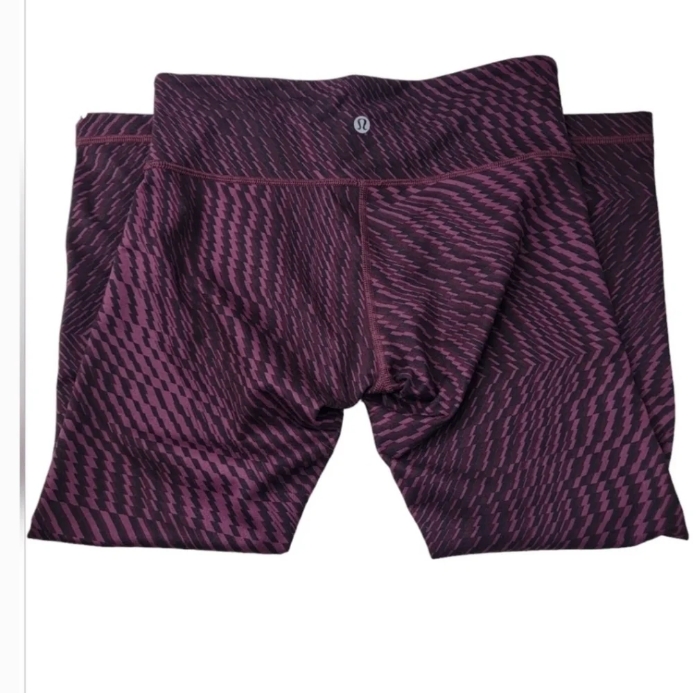 Lululemon Athletica woman's size 6 Shiftted Horizon red and grape color